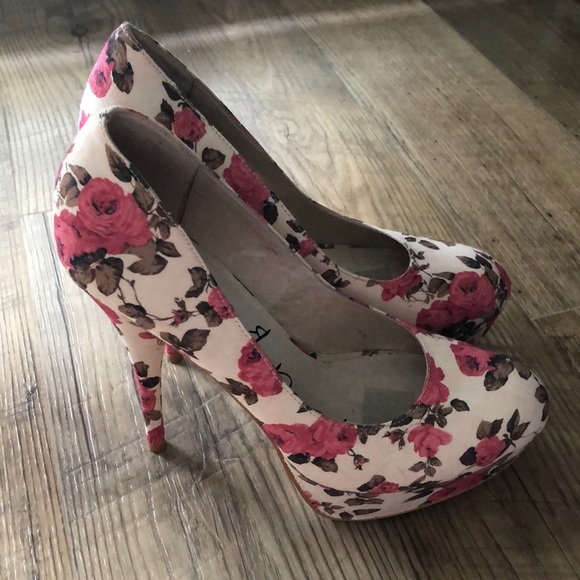 Kate & Mel rose pattern pumps - Picture 3 of 5